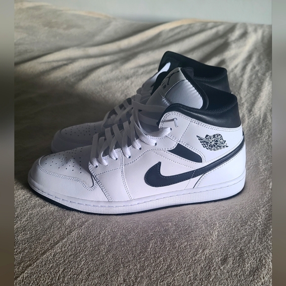 Nike Mens Air Jordan 1 Mids White and Black Sneakers